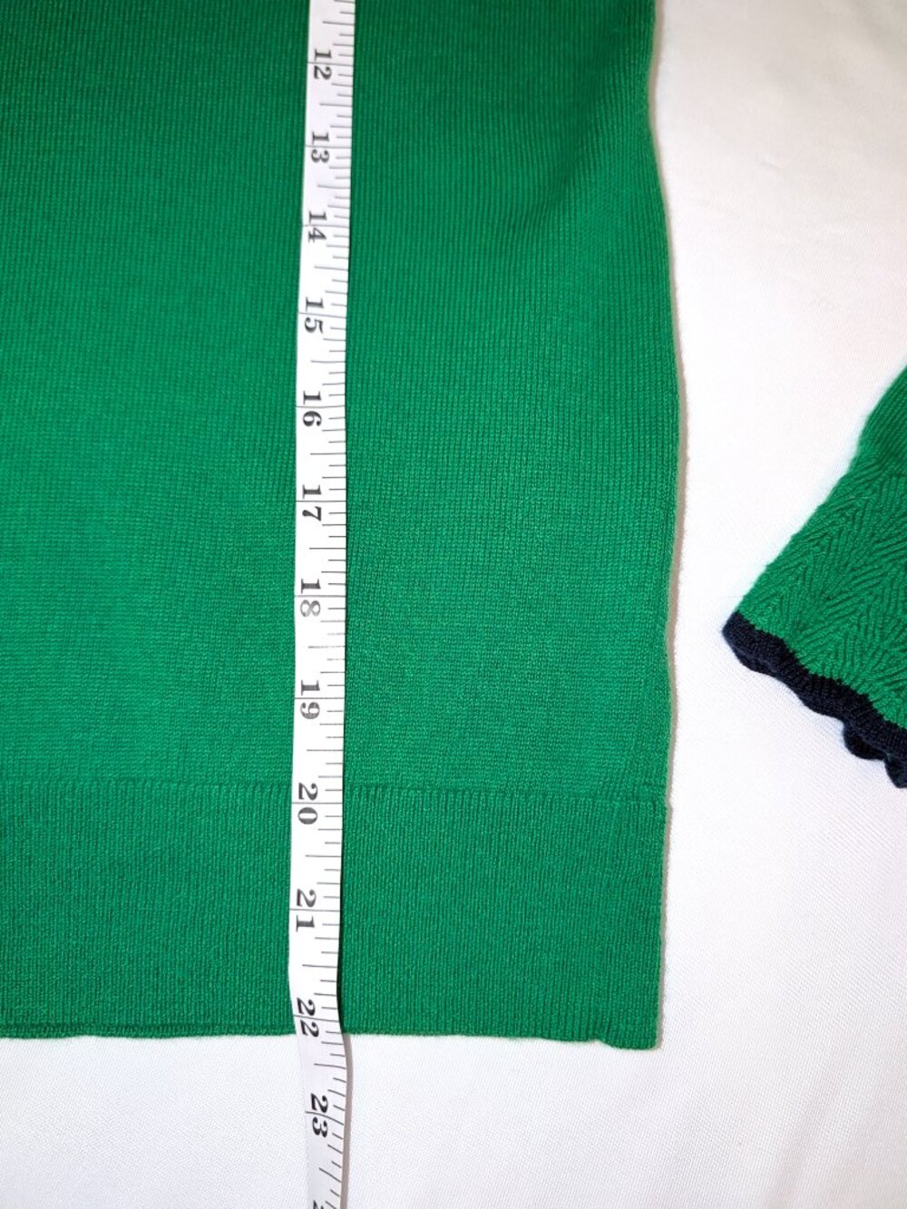 Boden | Merino Wool Scallop Trim V-Neck Sweater in Green | Size Small - Picture 10 of 11